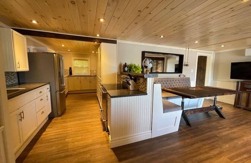 Kings County House | Bespoke Lake Cottage