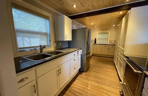 Kings County House | Bespoke Lake Cottage