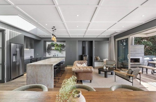 Devonport House | Bespoke Stays - Coastal Luxury at Cheltenham Beach