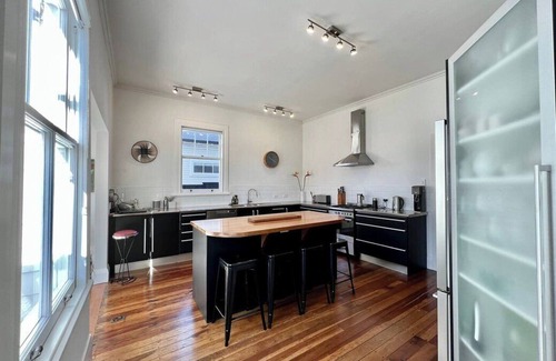 Devonport House | Bespoke Stays - Spacious Haven