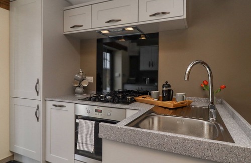 Lumbutts Cottage | Bess Cottage