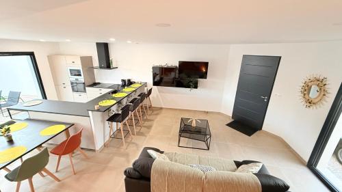 Bessan Villa | Bessan Villa Jungle 6p 3ch Pool Garden