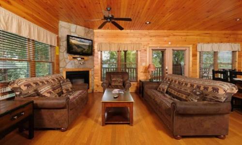 Gatlinburg House | Best 3King EnSuites, Views, Game&Theater Rms, Pool