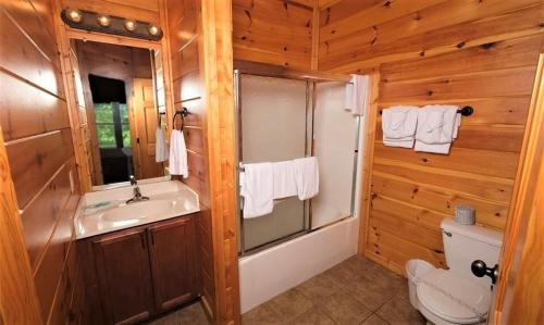 Gatlinburg House | Best 3King EnSuites, Views, Game&Theater Rms, Pool