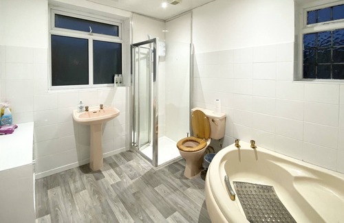 Bolton House | Best Accommodation Villa LTD