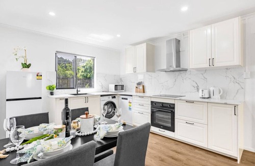 East Brisbane House | Best Affordable 3B Unit @CBD steps to Rive/Stadium