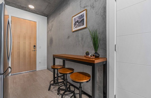 Rio Grande Apartment | Best Amenities Pool/Htub/Gym/Pking Downtown Views!