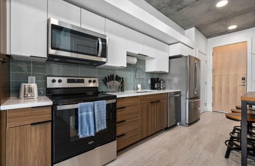 Rio Grande Apartment | Best Amenities Pool Htub Gym Pking Downtown Views