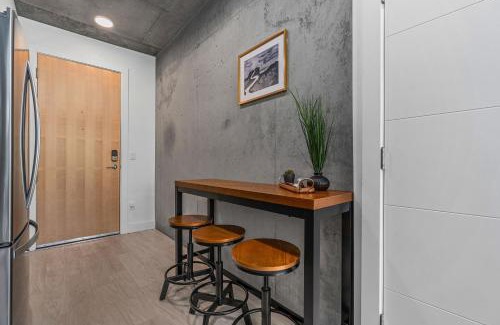 Rio Grande Apartment | Best Amenities Pool Htub Gym Pking Downtown Views