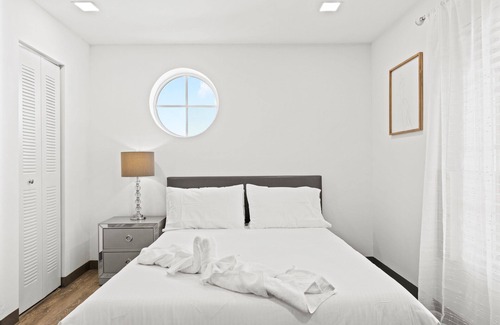 South Miami Hotel | Best BnB by the Miami Herald 2 years running - book Sunset Inn South Miami now!