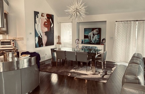 Guildford House | Best Central Modern Luxury Executive Home - Quiet Oasis with an Urban Vibe