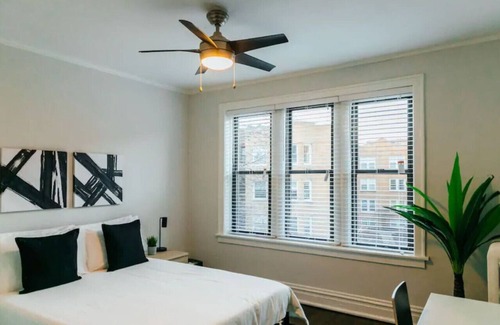 Boystown Apartment | Best Deal 2-Bedroom Lakeview Apartment