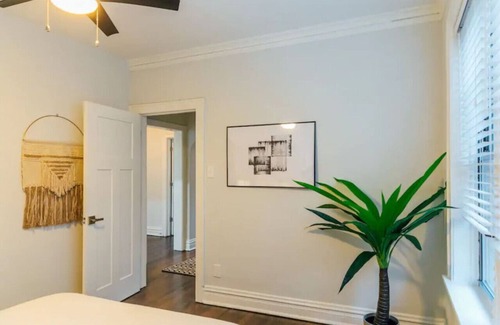 Boystown Apartment | Best Deal 2-Bedroom Lakeview Apartment