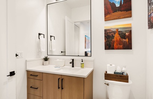 Hurricane Apartment | Best Deal! Modern Luxury Casita! Kitchenette & W/D
