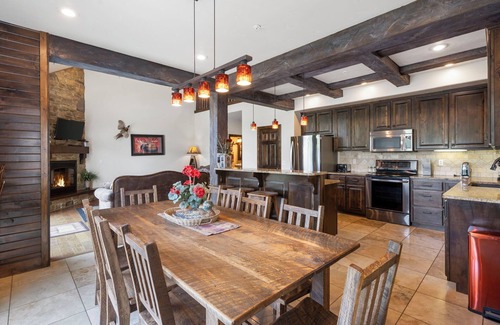 Lampe Cabin | Best Family Friendly Getaway! Luxury Lakefront Villa Dock, Pools, Free Resort Amenities