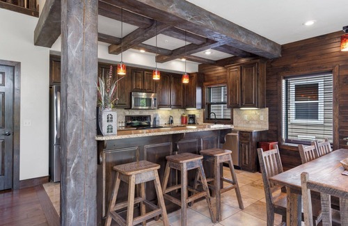 Lampe Cabin | Best Family Friendly Getaway! Luxury Lakefront Villa Dock, Pools, Free Resort Amenities