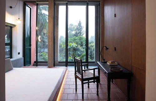 Dumas Villa | Best farmhouse in Surat Dumas Airport Road, Couples, Parties, Families, Picnics.