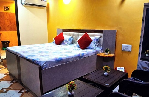 Vasant Kunj Bed & Breakfast | Best hotel in vasant kunj near IGI airport and nearby fortis hospital.