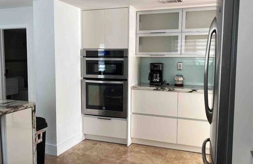 Kendall West House | BEST House in MIAMI - Pool, Fashion, Central