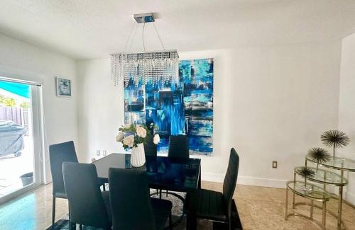 Kendall West House | *BEST House in MIAMI - Pool, Fashion, Central