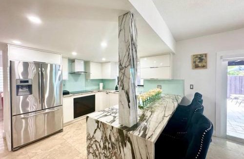 Kendall West House | *BEST House in MIAMI - Pool, Fashion, Central