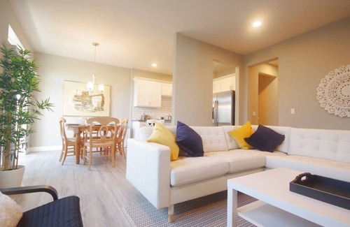 Parkland House | Best House in Parkland. 4br Sleeps 10. Brand New!