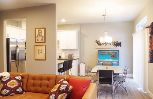 Parkland House | Best House Near PLU. 4br Sleeps 10. Brand New!