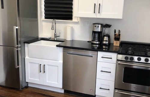 East Bronx House | Best in NYC! Urban feel private garden, easy access to all of NYC,NJ, LI & Conn.