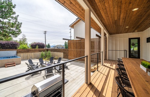Wenatchee House | Best in Wenatchee. Stay in a 5 Star Spa Style Home!
