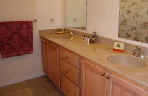 West Wildwood House | Best in Wildwood- Very Spacious 2400sq ft home, 3 1/2 blocks from the beach!