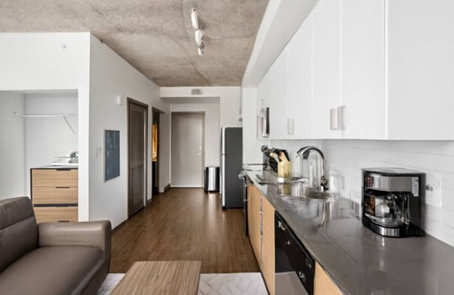 Five Points South Apartment | Best Kept Secret: Cozy Studio in Prime Location 4