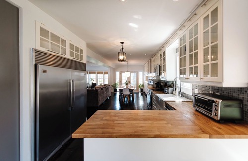 Hamilton House | Best Kept Secret Fire pit, Hottub, with Stunning lake Views!