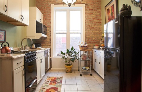 Columbia Apartment | Best kept secret in "The District" Downtown Columbia!