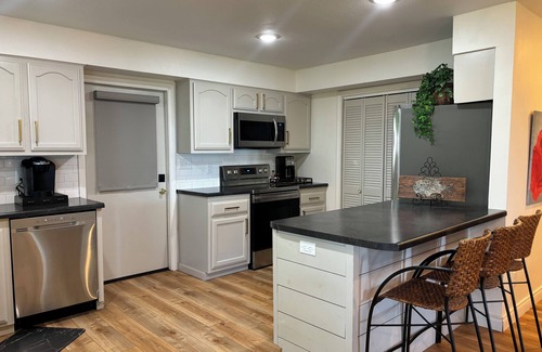 Fairfield Bay House | Best Lake Views, Sleeps 8 Pool, Tennis & Marina