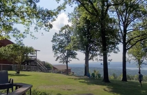 Fairfield Bay House | Best Lake Views, Sleeps 8 Pool, Tennis & Marina