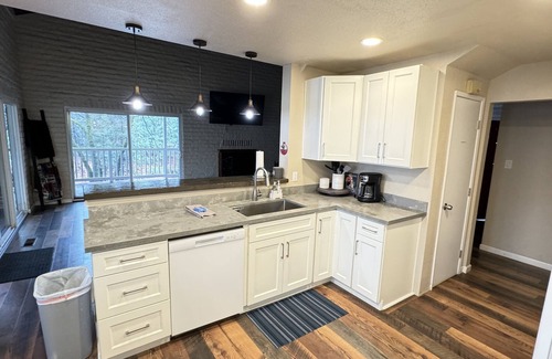 Lakehead House | Best Lakefront Location on Shasta Lake - Marina - Shasta Lakeshore Retreat #3