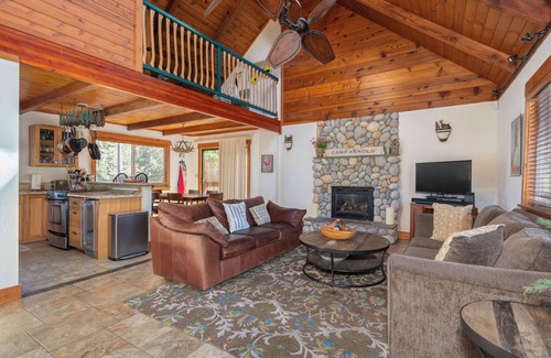 Arnold Cabin | Best Lil Cabin- Hot Tub, Blue Lake Springs