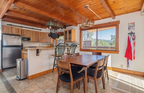 Arnold Cabin | Best Lil Cabin- Hot Tub, Blue Lake Springs