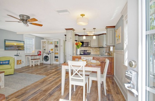 Ilexhurst House | Best Little Beach House on Anna Maria Island.With a pool