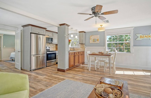 Ilexhurst House | Best Little Beach House on Anna Maria Island.With a pool