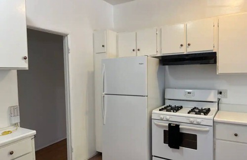 Pico - Robertson Apartment | Best location, Corner, Chic 2-bedroom with WiFi, AC in beautiful Los Angeles