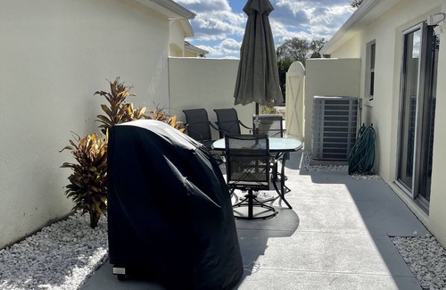 The Villages House | Best location, dog friendly, and gas golf cart included!