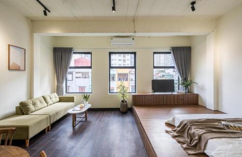 Lang Ha Apartment | Best Location - Garden in City - Egg Coffee Class