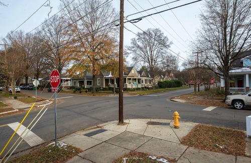 Dilworth House | BEST LOCATION IN CHARLOTTE! 3 Bed/2 Bath Dilworth House (Pet Friendly w/Fence)