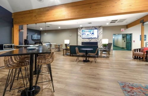 Lake Geneva Condo | Best Location in Lake Geneva, walk to downtown!