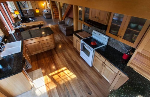 Oakridge Cabin | Best Location in Oakridge: Lake and Mountain Views