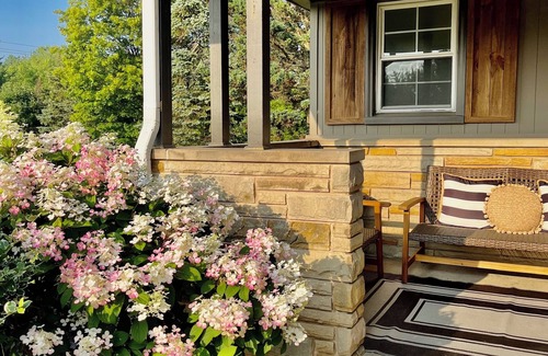 Madison House | Best location in Ohio's wine country! Minutes to all wineries, Spire, & GOTL!
