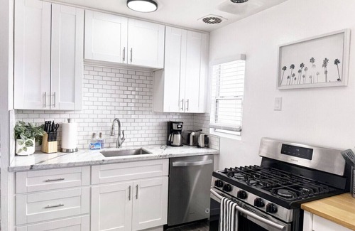 Pacific Beach Condo | ☀️BEST LOCATION IN PB☀️Walk 3 blocks to the Beach!