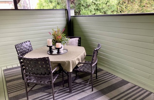 West Beach House | Best Location in town! Walk everywhere. Only 2 Blocks to Ocean, Pier & Wineries!