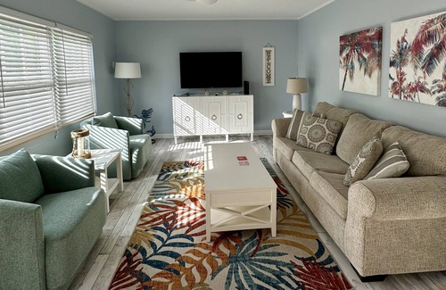 Anna Maria House | BEST LOCATION! NORTH END OF ANNA MARIA, FL , STEPS TO BEACH & DINING - UNIT A